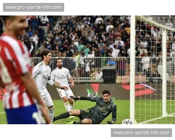 诺伊尔神勇扑出点球，拜仁门将力保球门不失