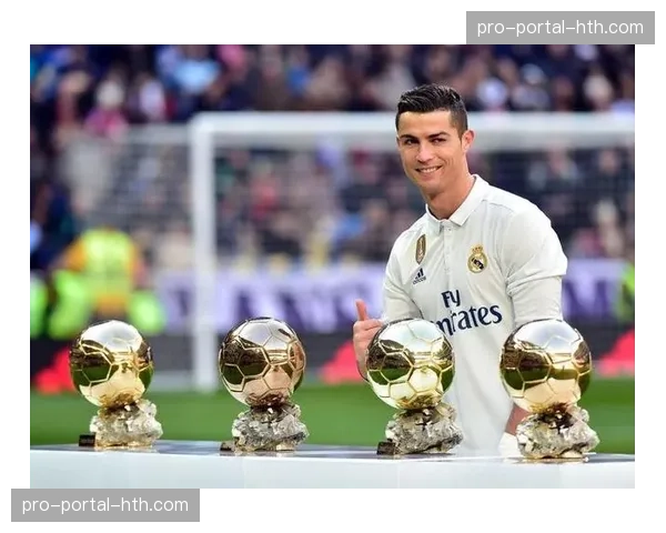 暖心一幕：塞尔塔球迷向重伤复出的对手球员致以掌声。